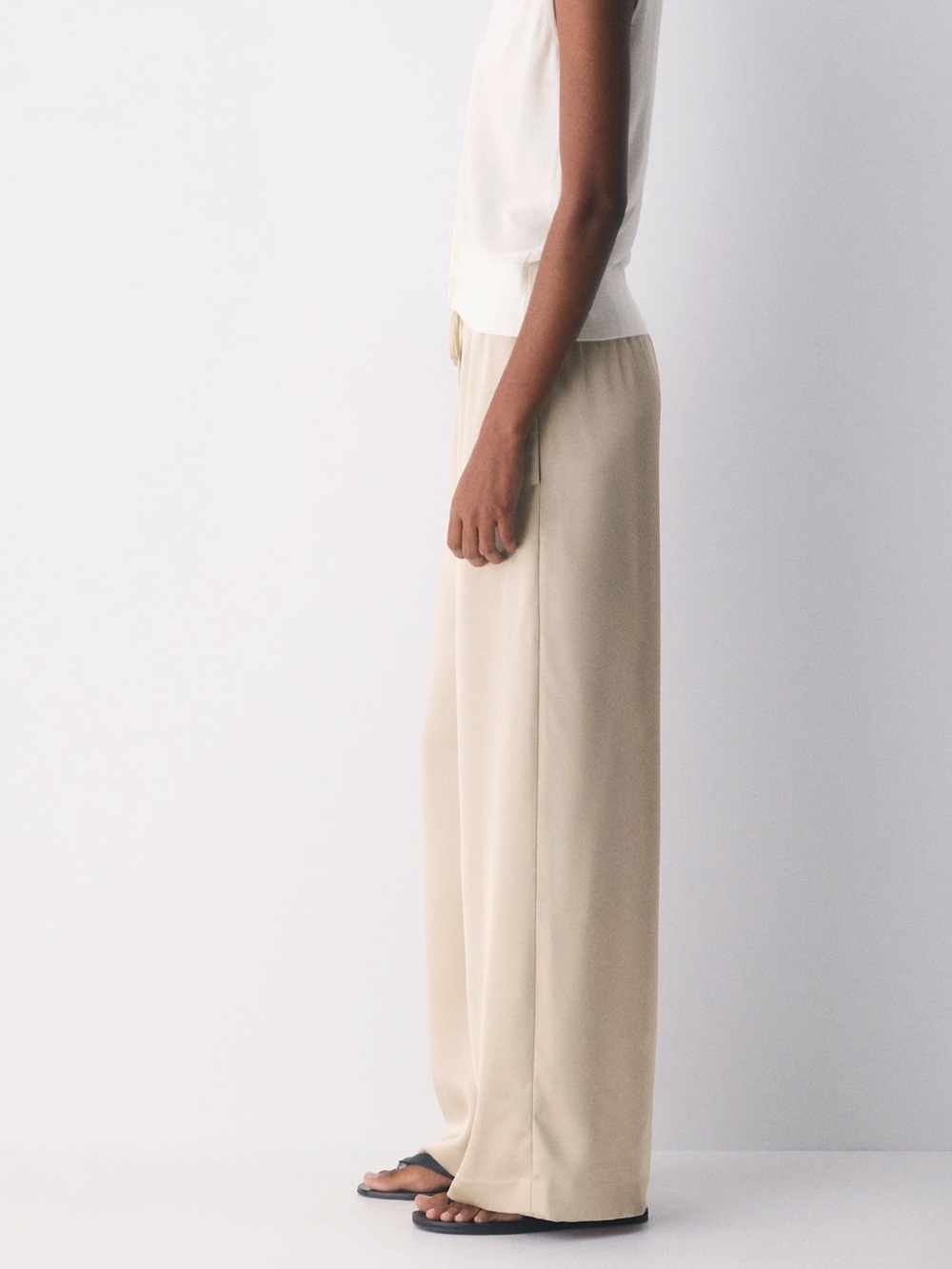 Aritzia NWOT The Lodge Pant Satin Marcona Beige Size Small - Picture 2 of 15